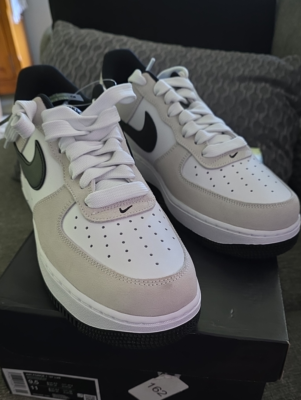 Nike Air Force 1 O7 Low-Top Sneakers in White, Light Gray and Black